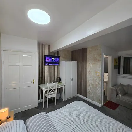 Chub Luxury Ensuite Bradford  Exterior photo