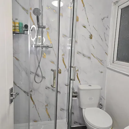 Chub Luxury Ensuite Bradford  Exterior photo